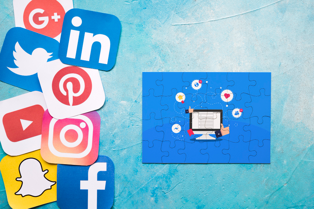 20Falar de Social Media - Agência de Marketing Digital | A integração de redes sociais nada mais é que uma “reunião” de todas as suas redes sociais em um canal em específico.
Lá, elas se unem e tentam dominar o mundo, saca?!